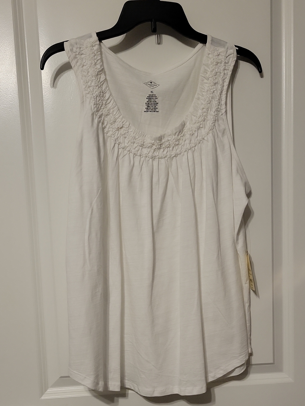 St. John's Bay Women's Tank W/decor Around Neck. White, XL, NWT